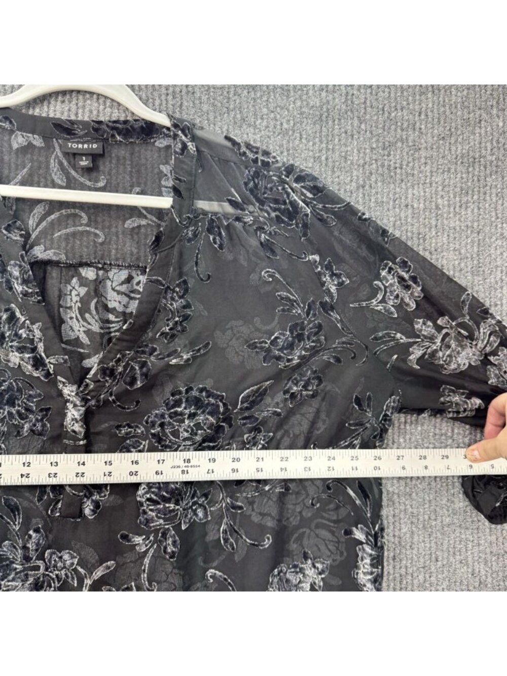 Torrid Burnout Velvet Sheer Top Womens 1 Black Floral Harper 3/4 Sleeve V-Neck - Picture 8 of 11